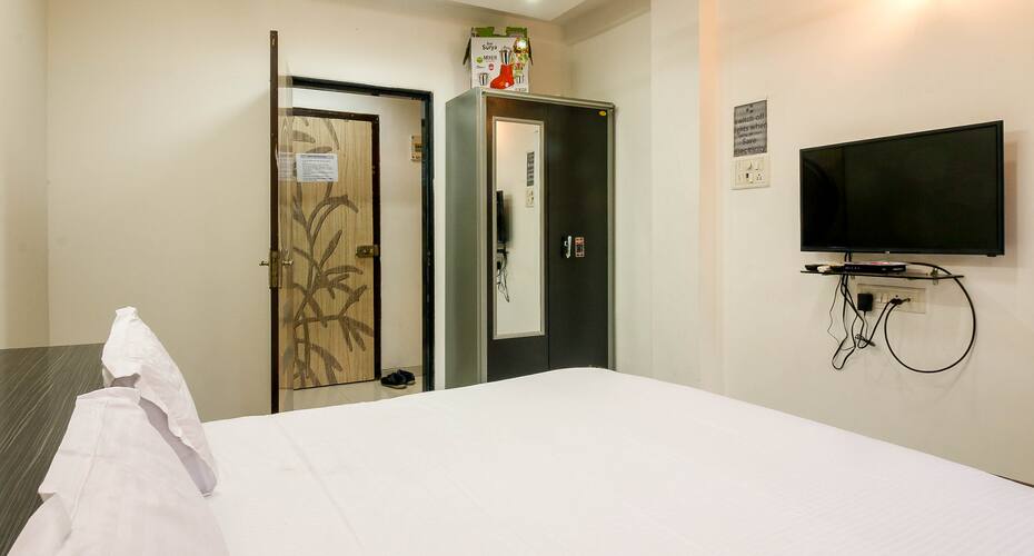 2 BHK Fully Furnished Chembur Apartment, Navi Mumbai 4